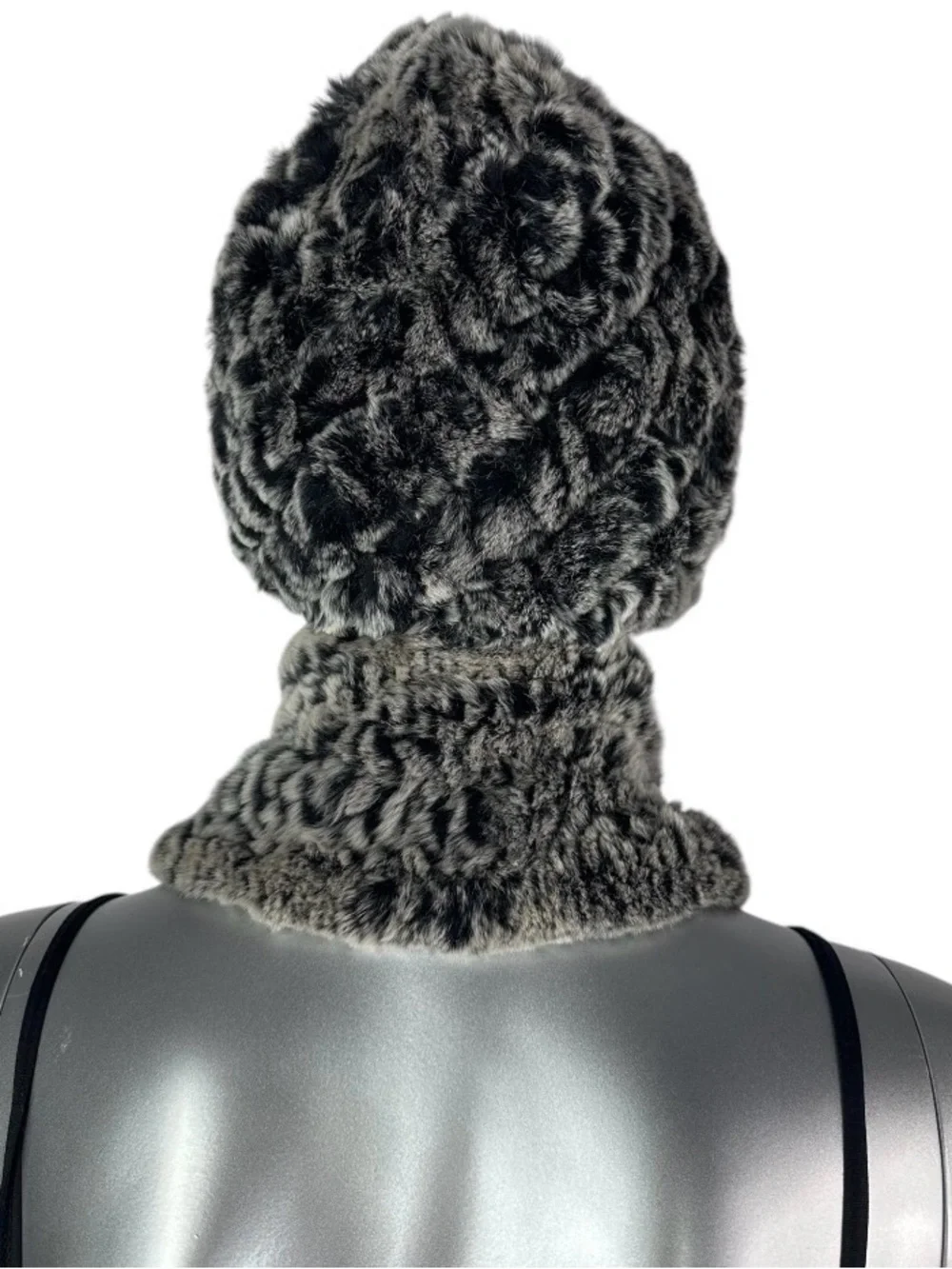 Gray Knitted CHIN-REX RABBIT Hat and Scarf 2 pc Set, One Size, Certified Vintage
